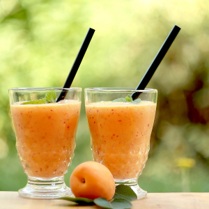Creamy Apricot and Cardamom Oat Shake